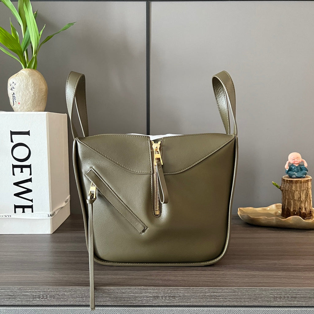 LOE 20 HAMMOCK COMPACT BAG IN ARMY GREEN CALFSKIN
