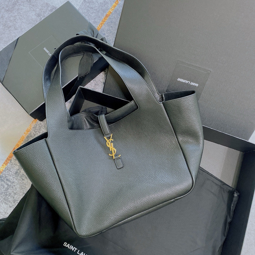 LE 5 À 7 BEA IN GRAINED LEATHER BLACK