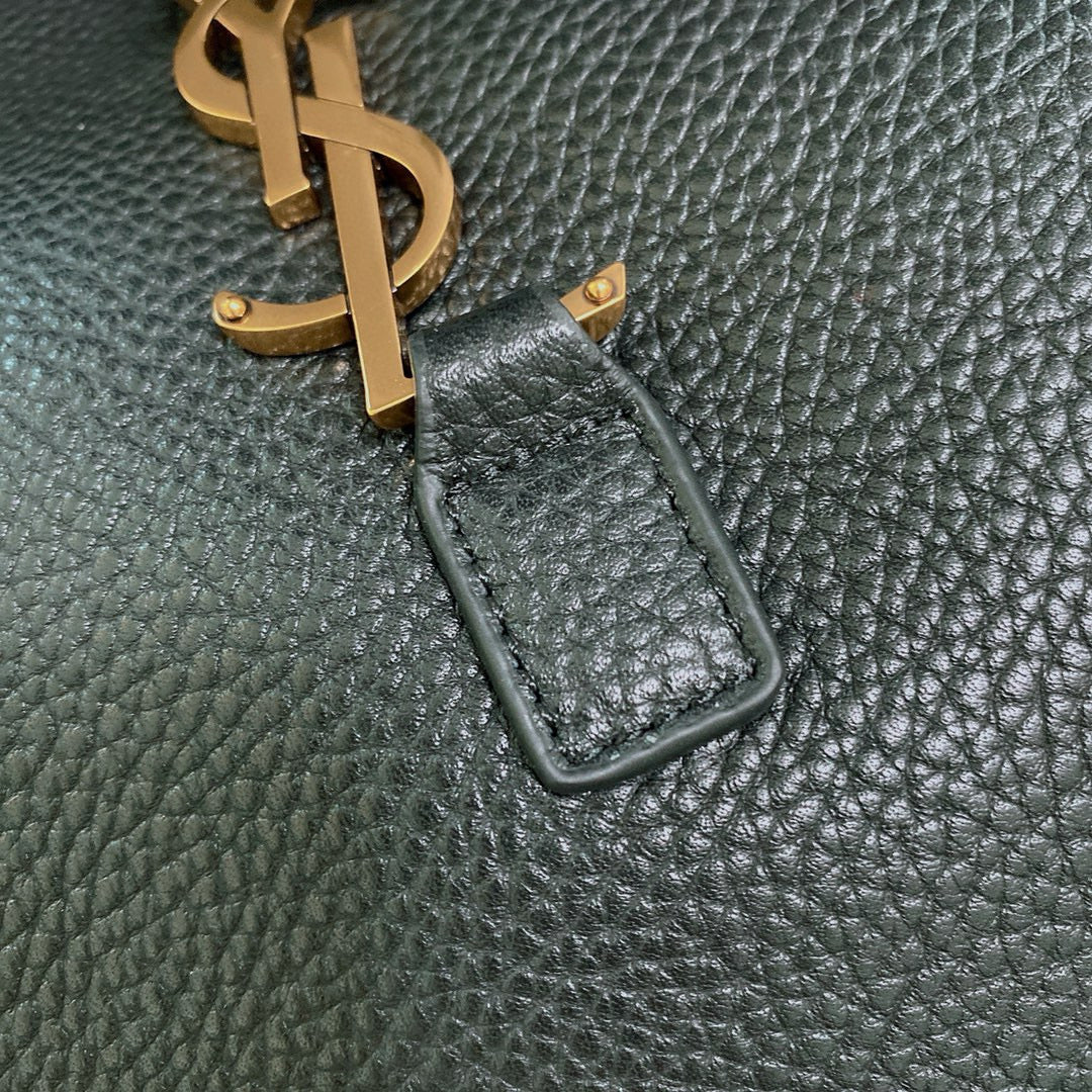 LE 5 À 7 BEA IN GRAINED LEATHER BLACK