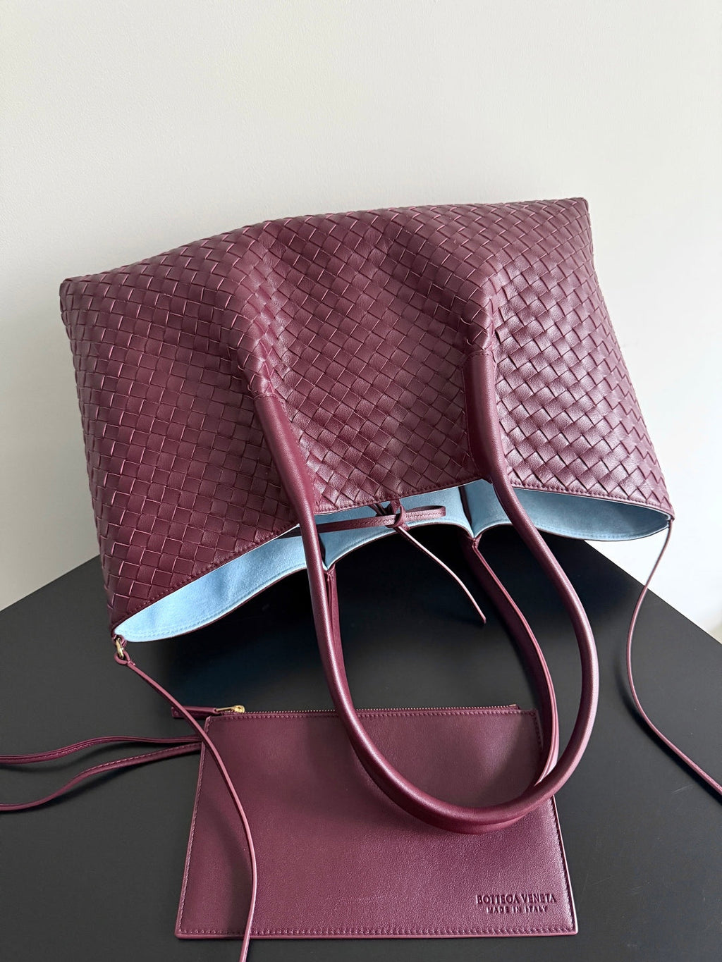 PINACOTECA REVERSIBLE TOTE BAG 43 IN MADDER BROWN LAMBSKIN AND LIGHT BLUE SUEDE