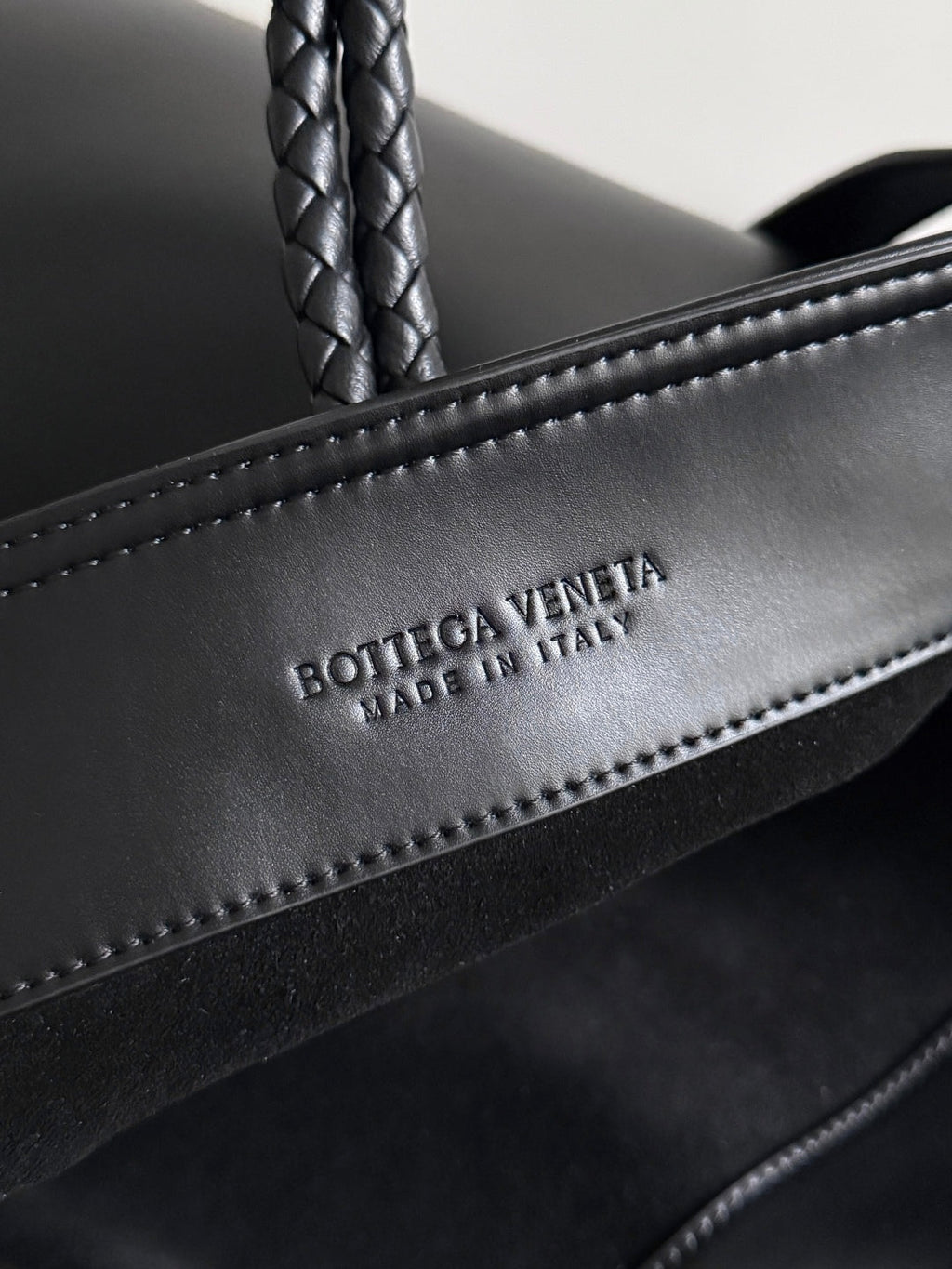 BOTTEGA VENETA 25S MEDIUM LIBERTA 30 IN BLACK CALFSKIN GOLD HARDWARE