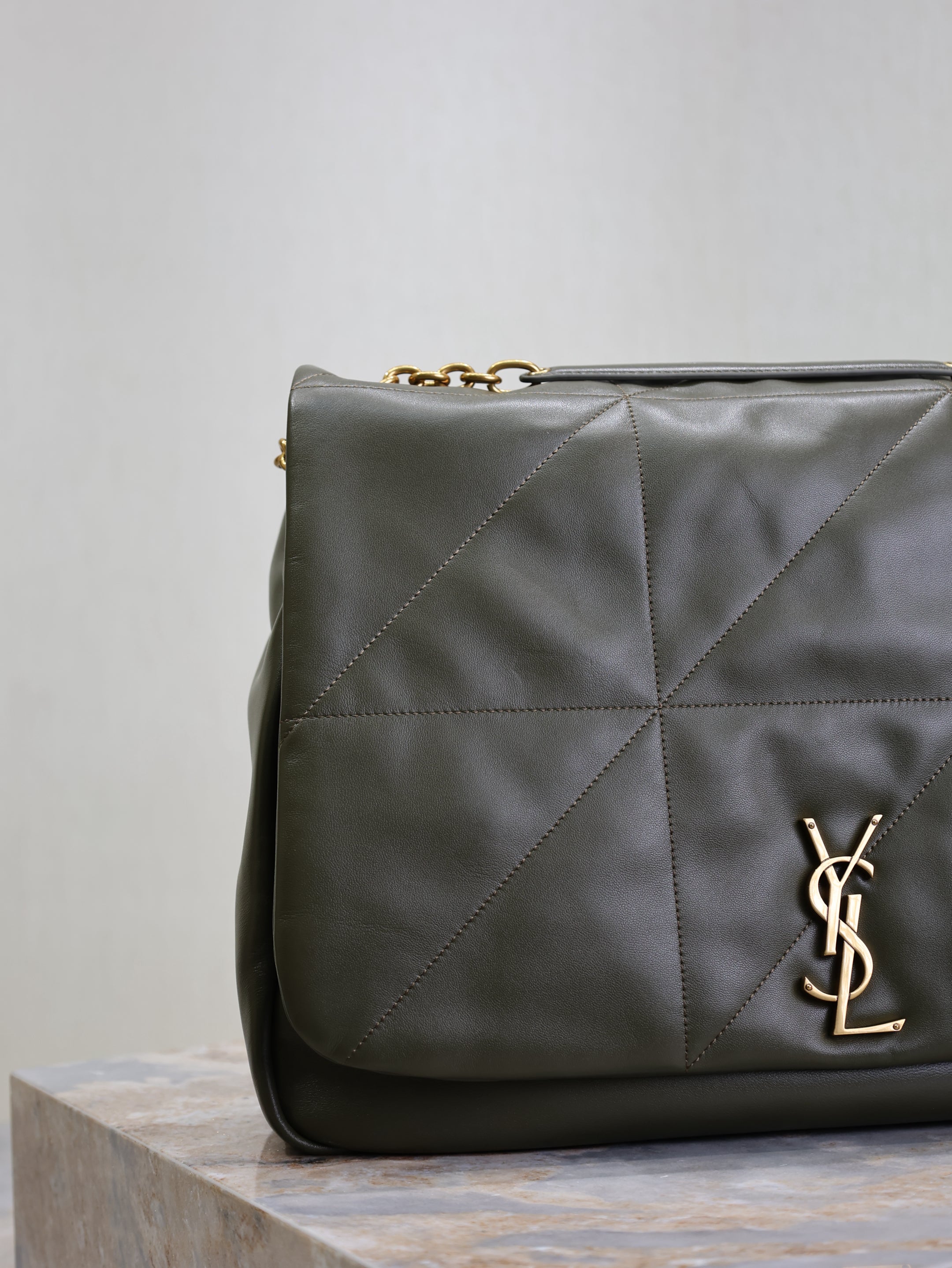 YSL 25S LARGE JAMIE 43 IN LIGHT MUSK LAMBSKIN GOLD HARDWRE