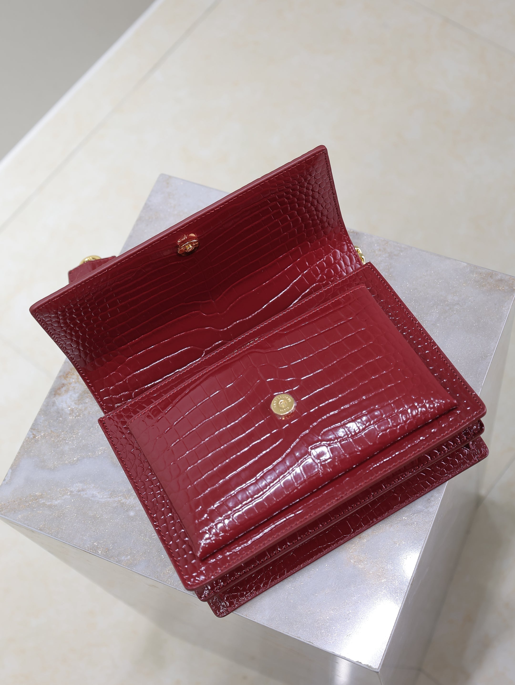 YSL 25S SUNSET MEDIUM 22 IN CRIMSON RED CROCODILE-EMBOSSED CALFSKIN GOLD HARDWARE