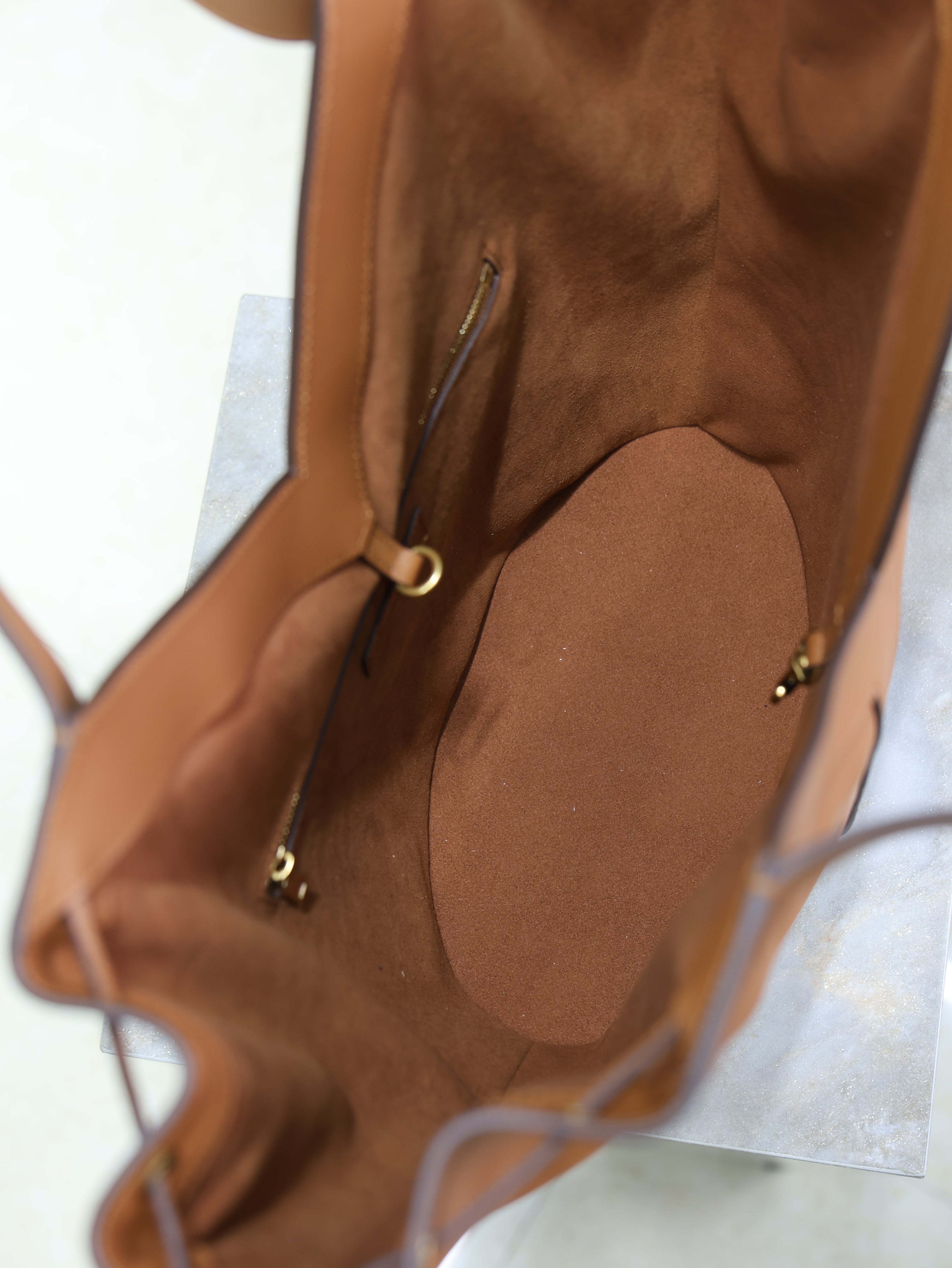 YSL 25S Y LARGE HOBO 50 IN CARAMEL CALFSKIN GOLD HARDWARE