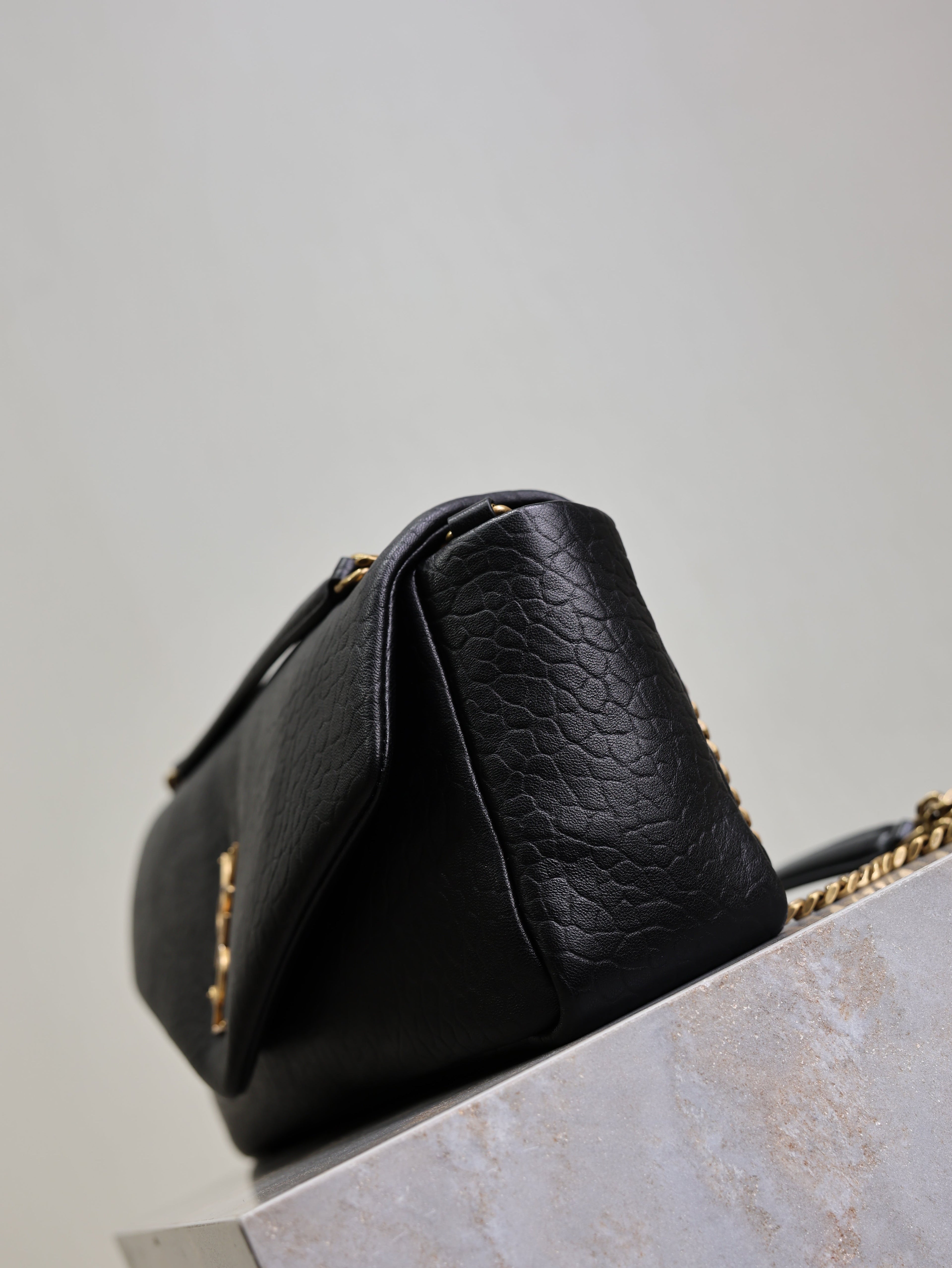YSL 25S CALYPSO 30 IN BLACK GRAINED CALFSKIN GOLD HARDWARE