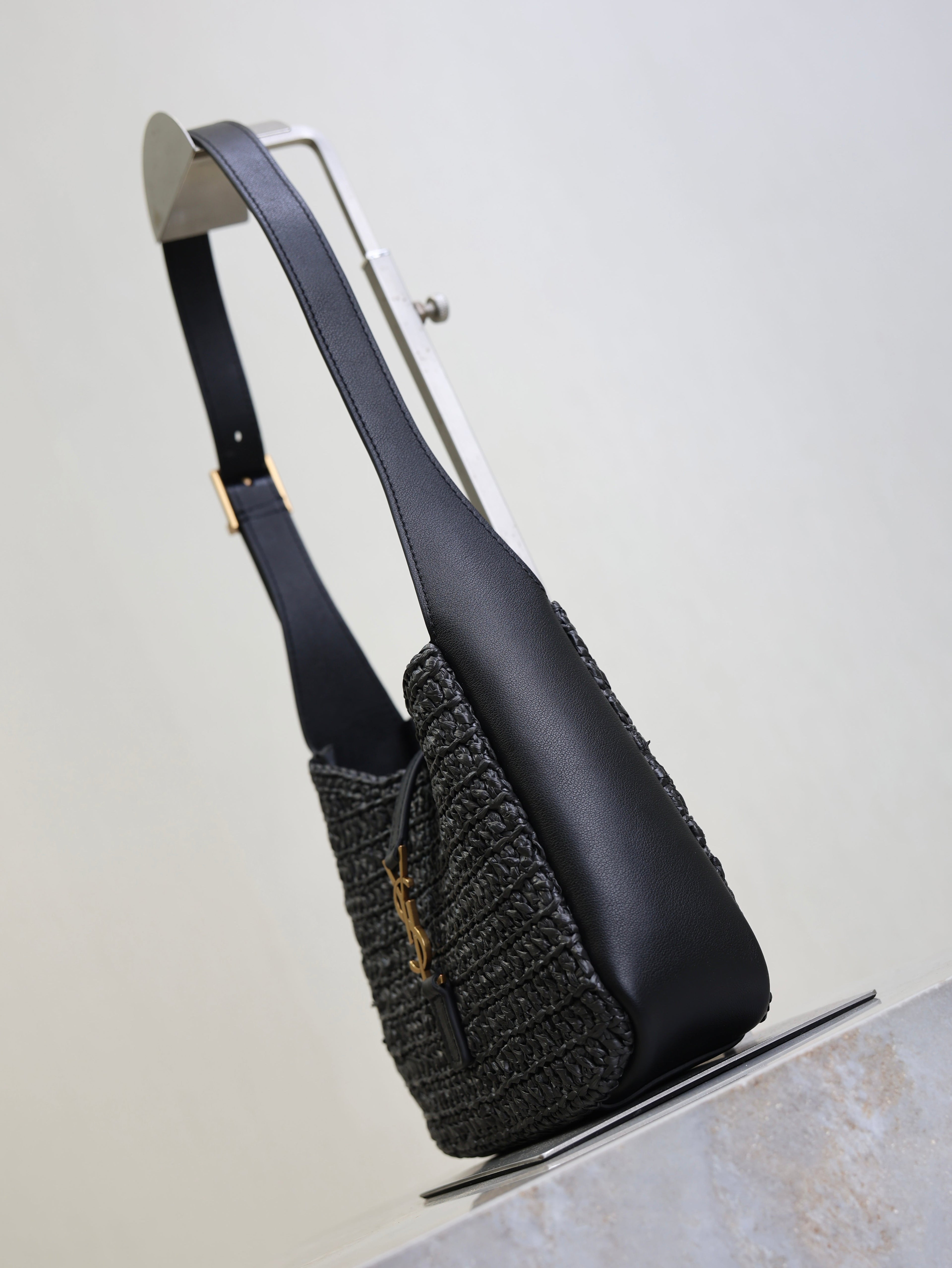 YSL 25S LE 5 À 7 SUPPLE SMALL 16 IN BLACK RAFFIA AND LEATHER GOLD HARDWARE