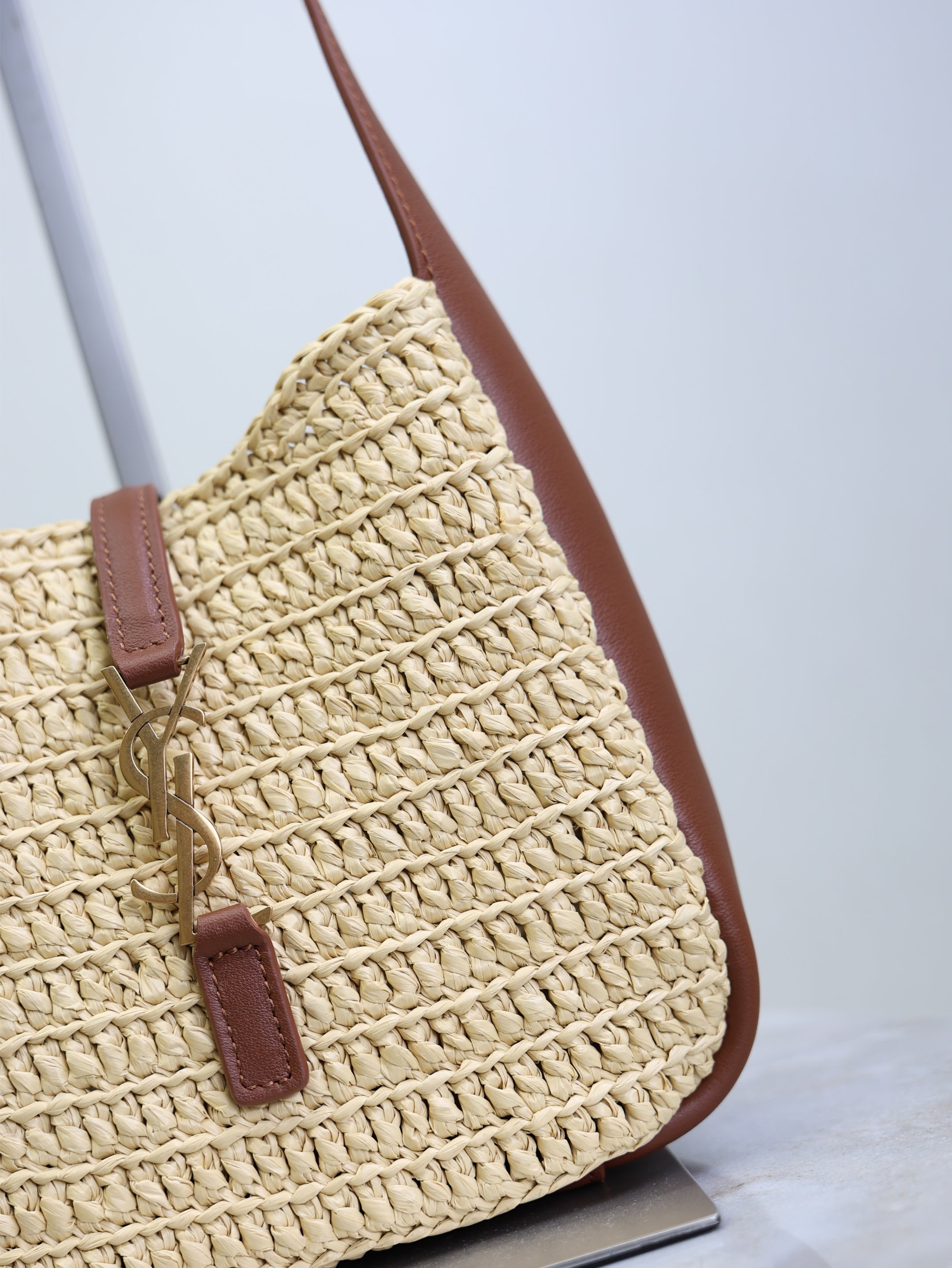 YSL 25S LE 5 À 7 SUPPLE BABY 16 IN RAFFIA AND CALFSKIN GOLD HARDWARE