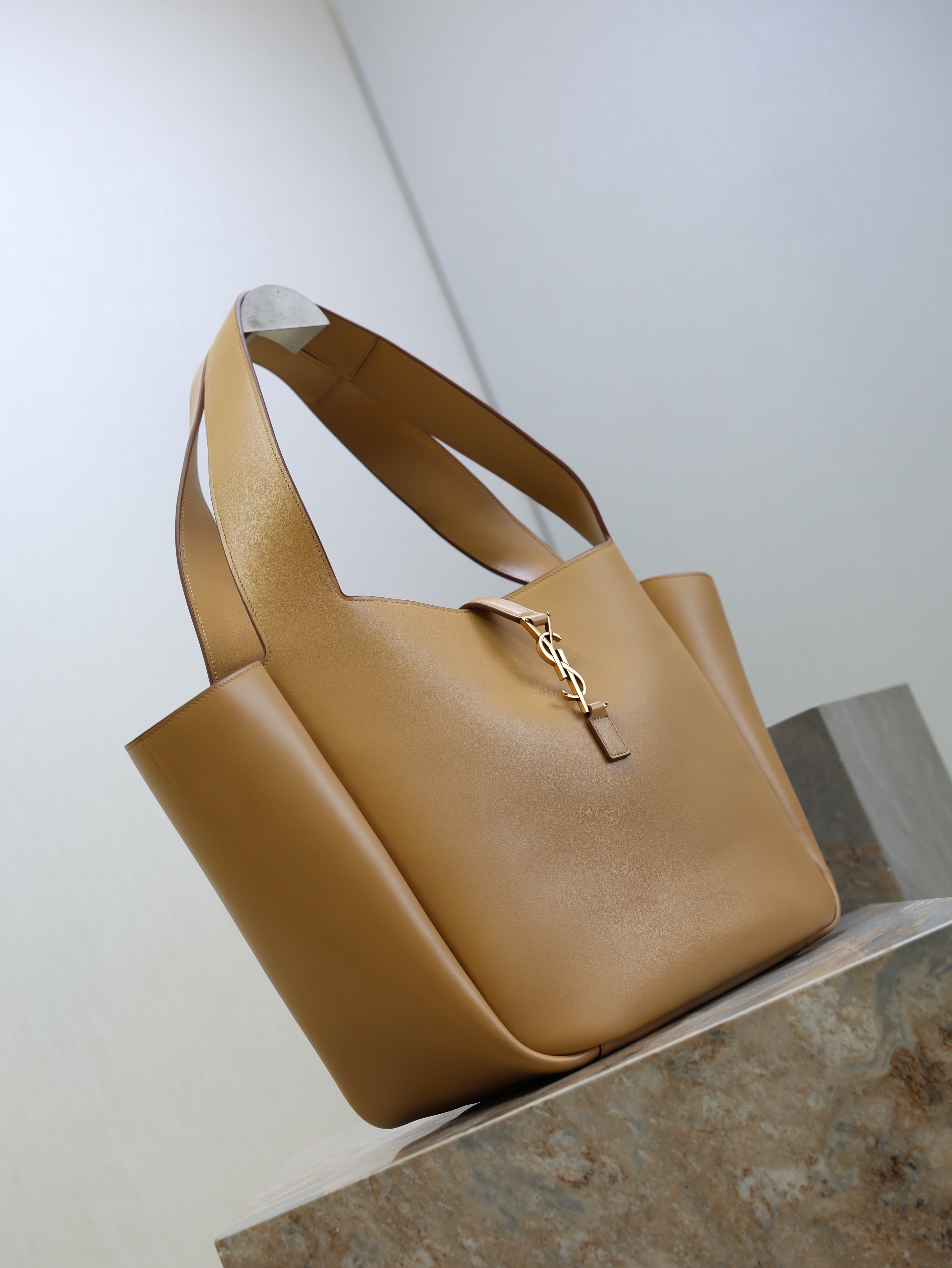 YSL 25S LE 5 À 7 BEA 50 IN DARK CARAMEL CALFSKIN GOLD HARDWARE