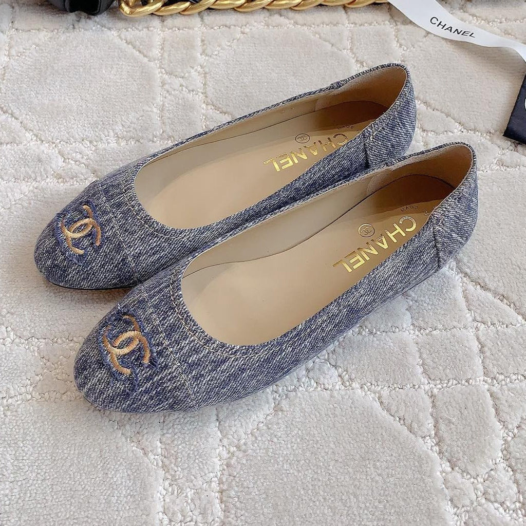 CHANEL BALLET FLATS IN PIGEON BLUE DENIM