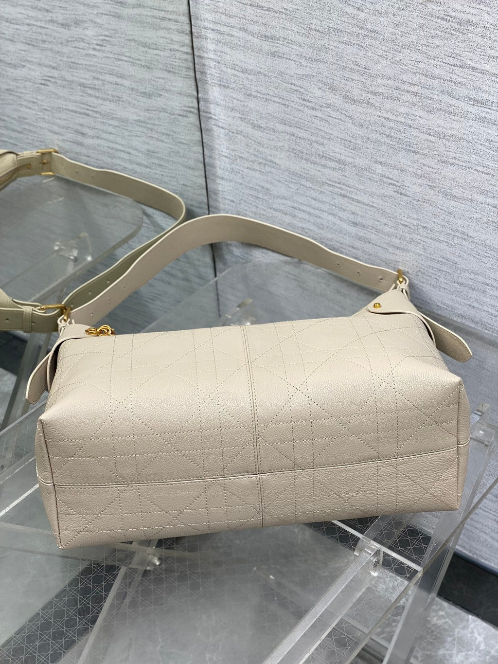 DIOR 25S VOYAGE BAG 34 IN POWDER BEIGE FLAT MACROCANNAGE GRAINED CALFSKIN