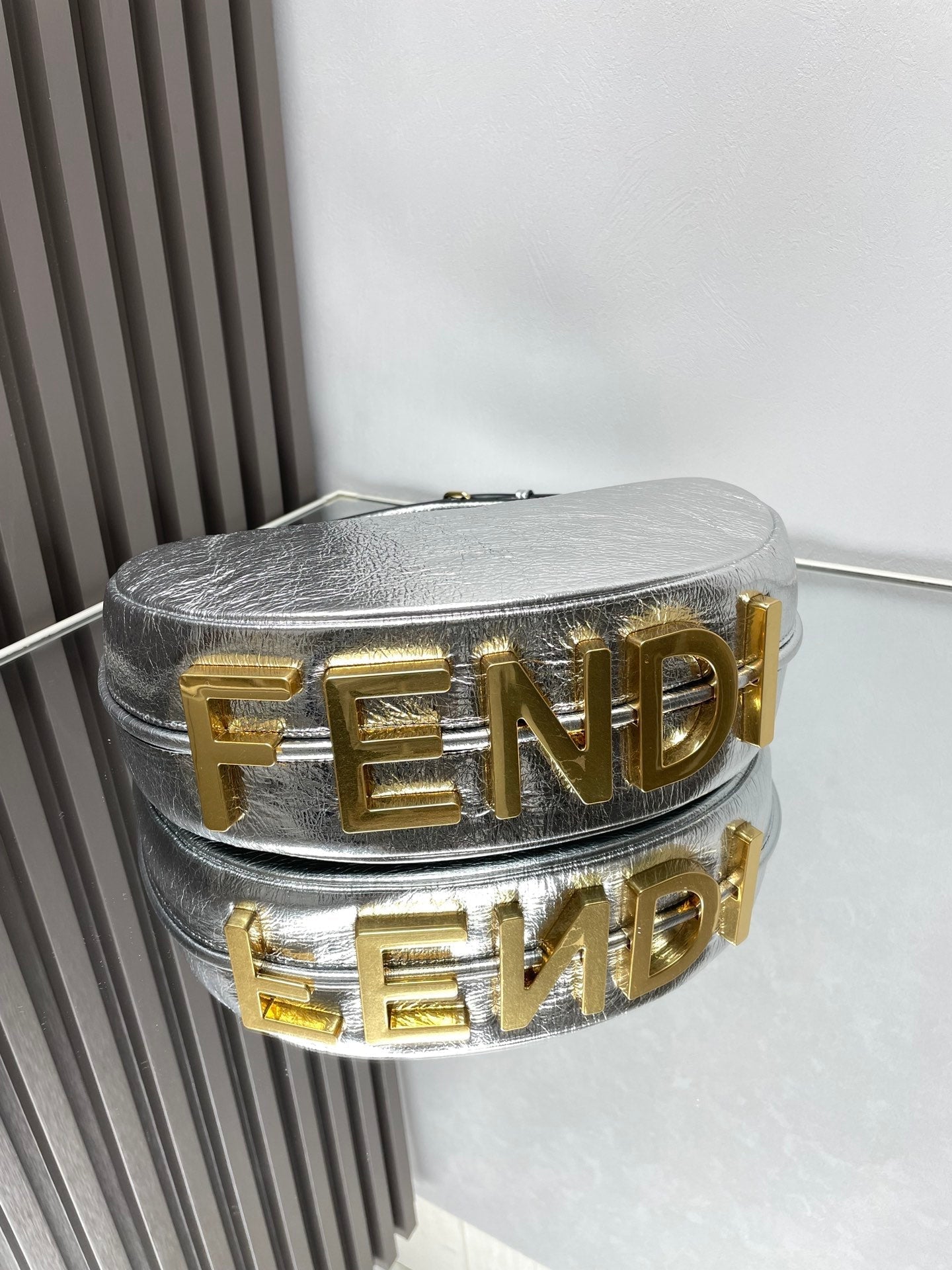 FENDIGRAPHY MEDIUM 29 IN SILVER METALLIC SMOOTH LAMBSKIN GOLD HARDWARE