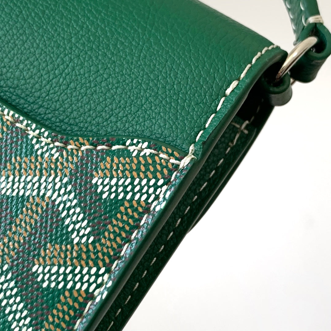 CHYPRE WALLET-POUCH 21 IN GREEN GOYARDINE CANVAS AND CALFSKIN