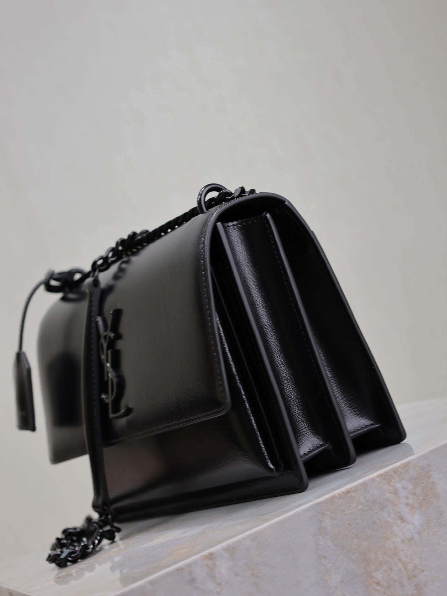 YSL 25S SUNSET BAG 22 IN BLACK CALFSKIN BLACK HARDWARE