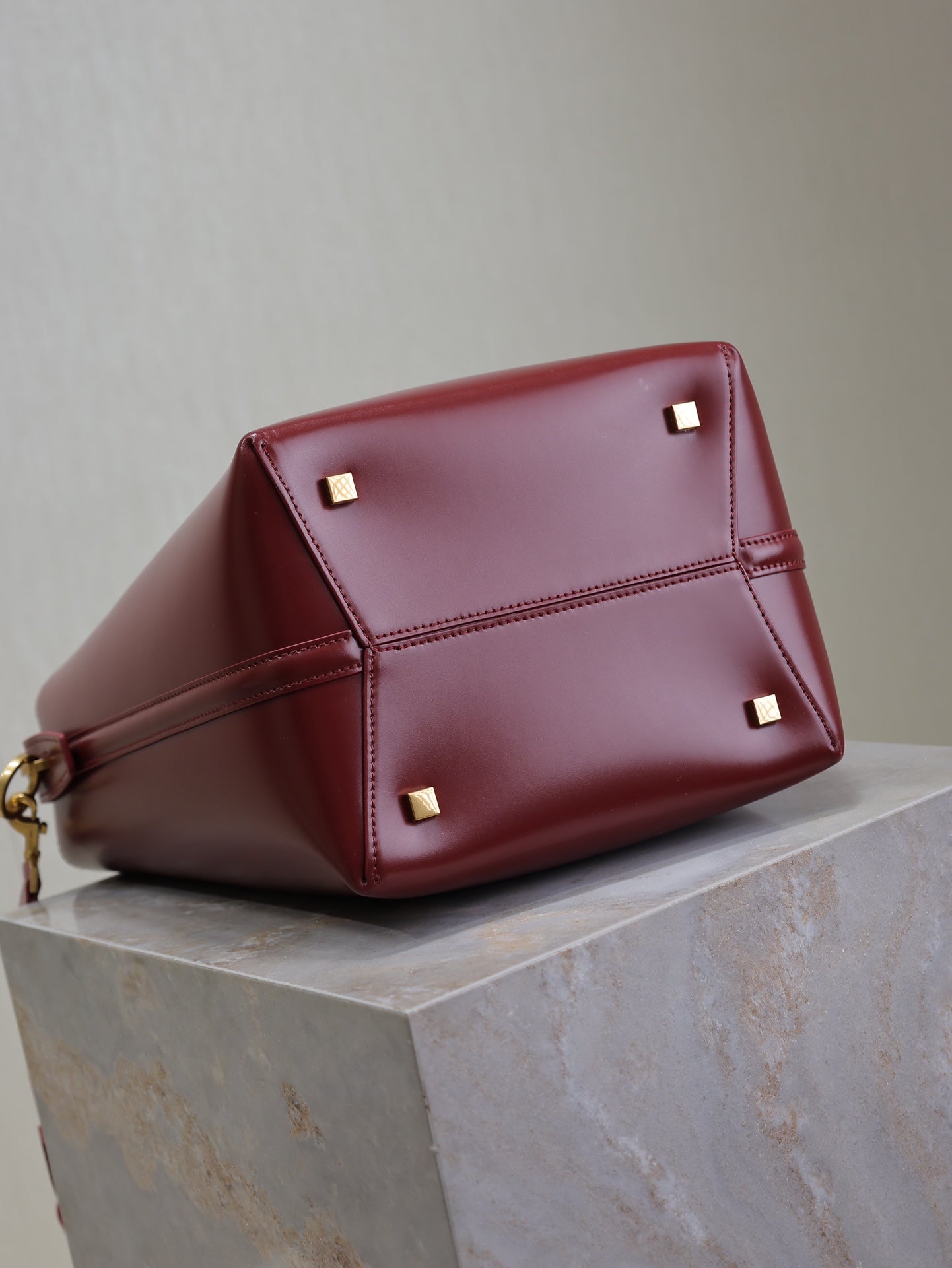 YSL 25S LE 5 À 7 BUCKET 26 IN DARK BURGUNDY CALFSKIN GOLD HARDWARE