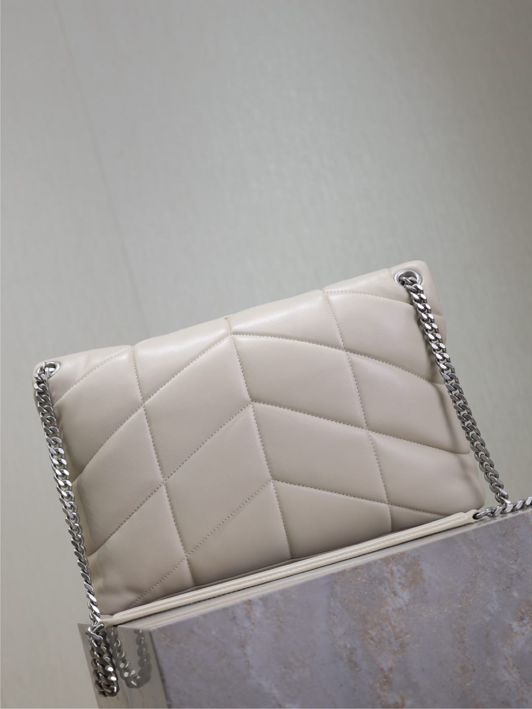 YSL 25S LOULOU PUFFER GM 35 IN SMOKEY TAUPE CALFSKIN SILVER HARDWARE